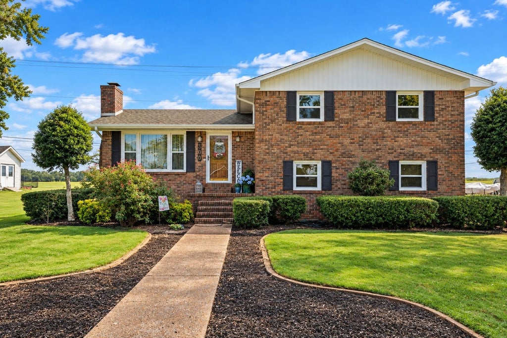 Photo of 300 Monroe Ave, Muscle Shoals, AL 35661 (MLS # 530998)