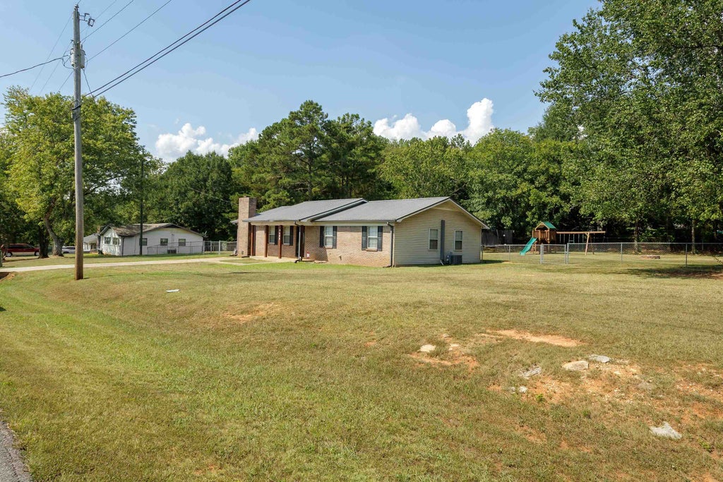 Photo of 1701 Linwood St SW, Hartselle, AL 35640 (MLS # 531377)