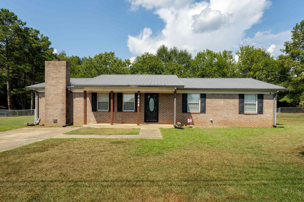 Photo of 1701 Linwood St SW, Hartselle, AL 35640 (MLS # 531377)