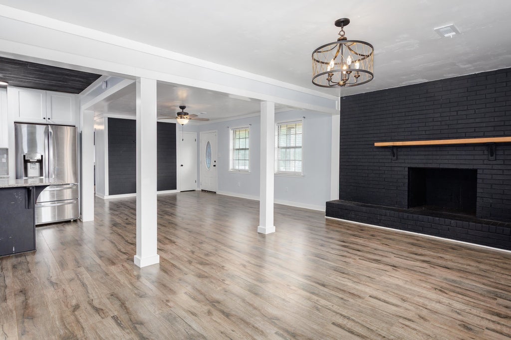 Photo of 1701 Linwood St SW, Hartselle, AL 35640 (MLS # 531377)