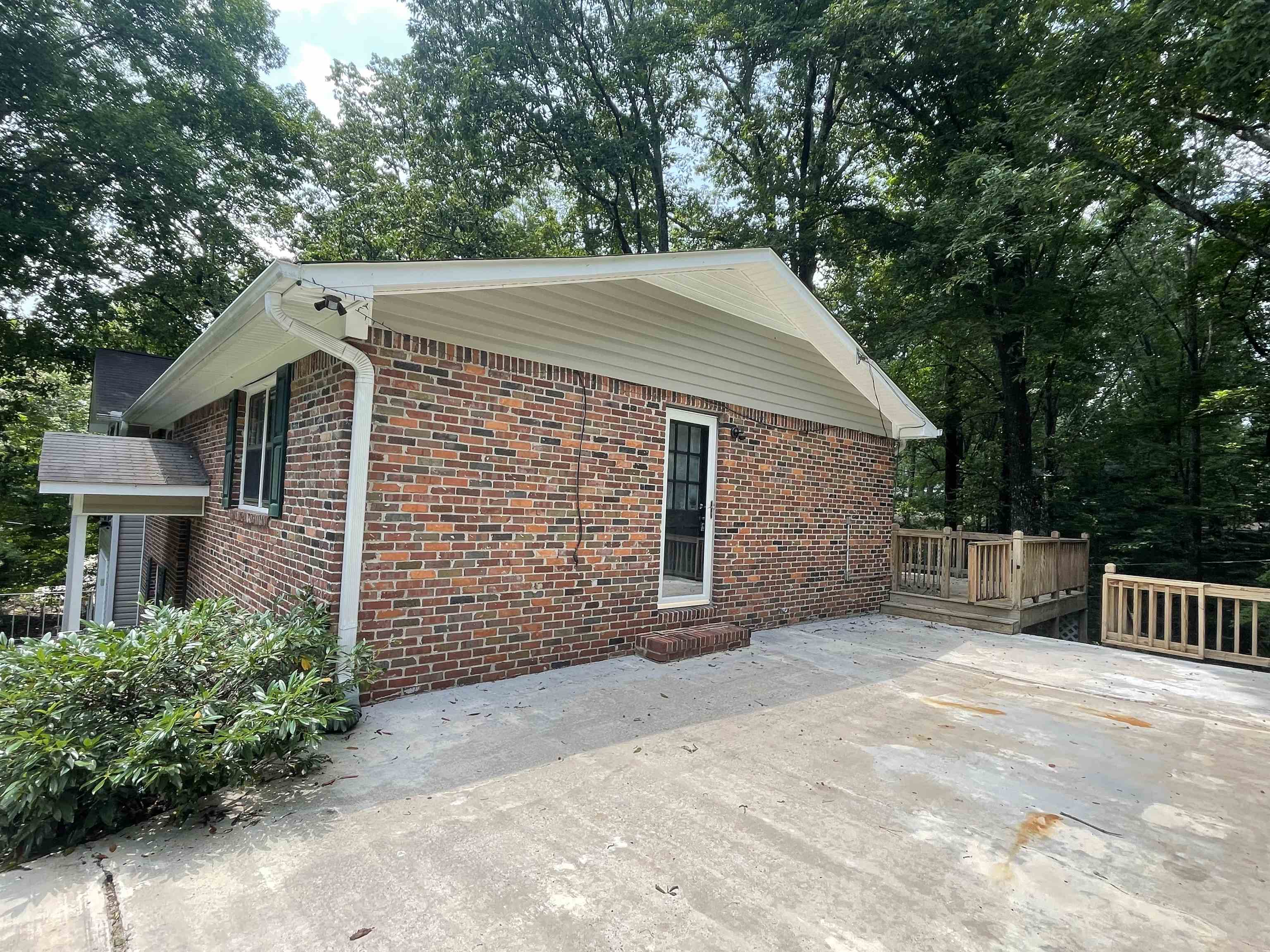 1319 Dogwood Ln