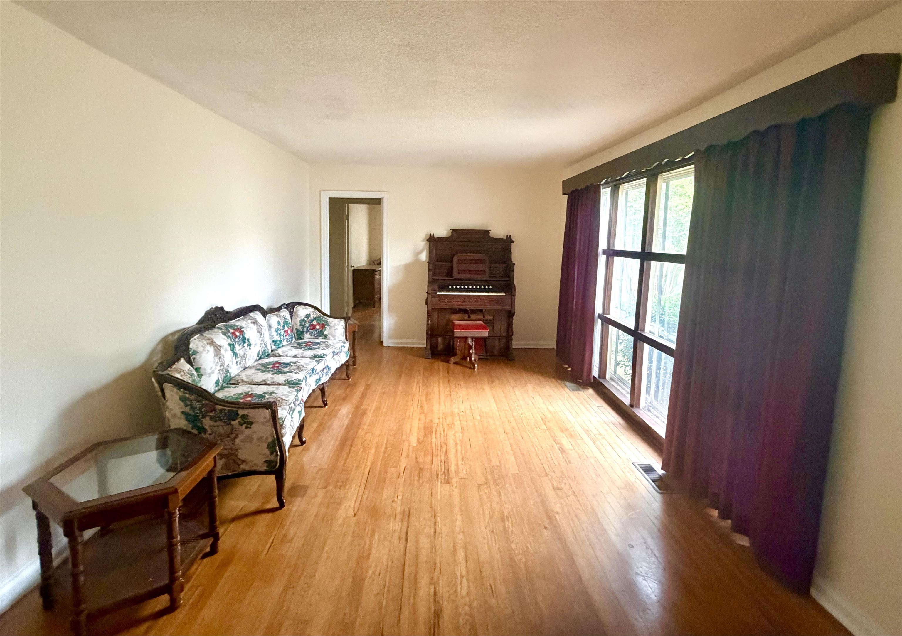 613 N Broad St - Photo 4