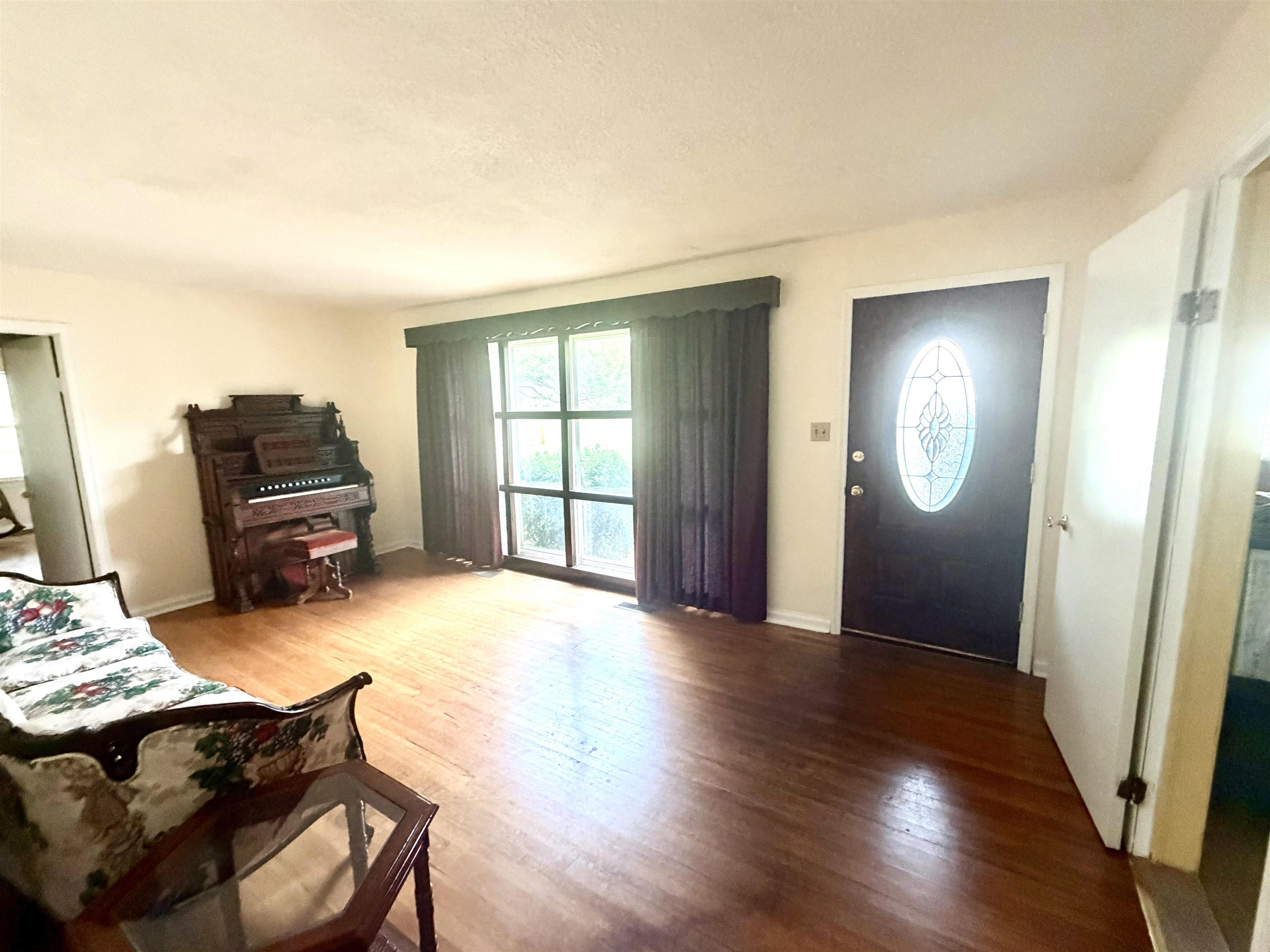 613 N Broad St - Photo 3