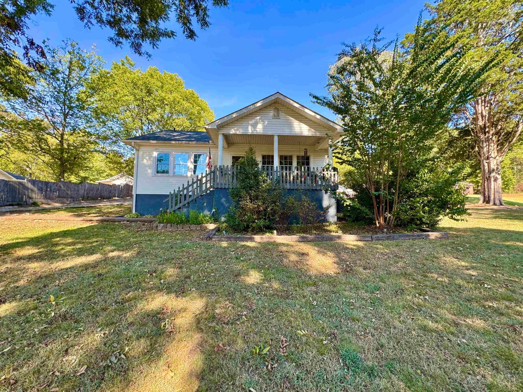 Photo of 2418 Old Cloverdale Rd, Florence, AL 35630 (MLS # 531566)
