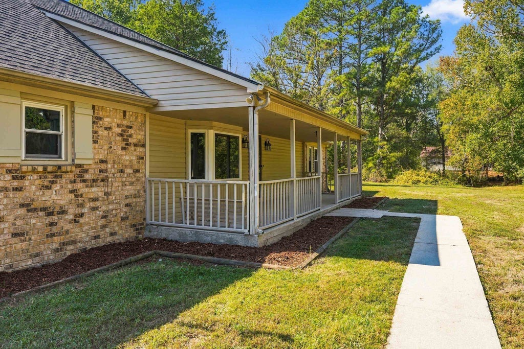 Photo of 144 Moore Rd, Russellville, AL 35653 (MLS # 531870)