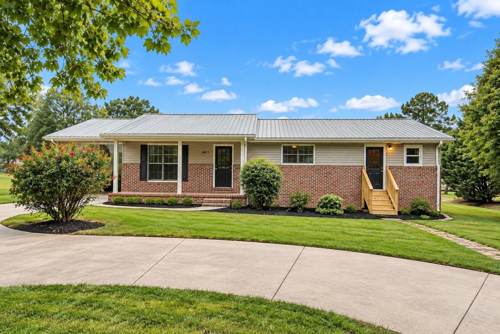 Photo of 1607 Edward St NE, Hanceville, AL 35077 (MLS # 531724)