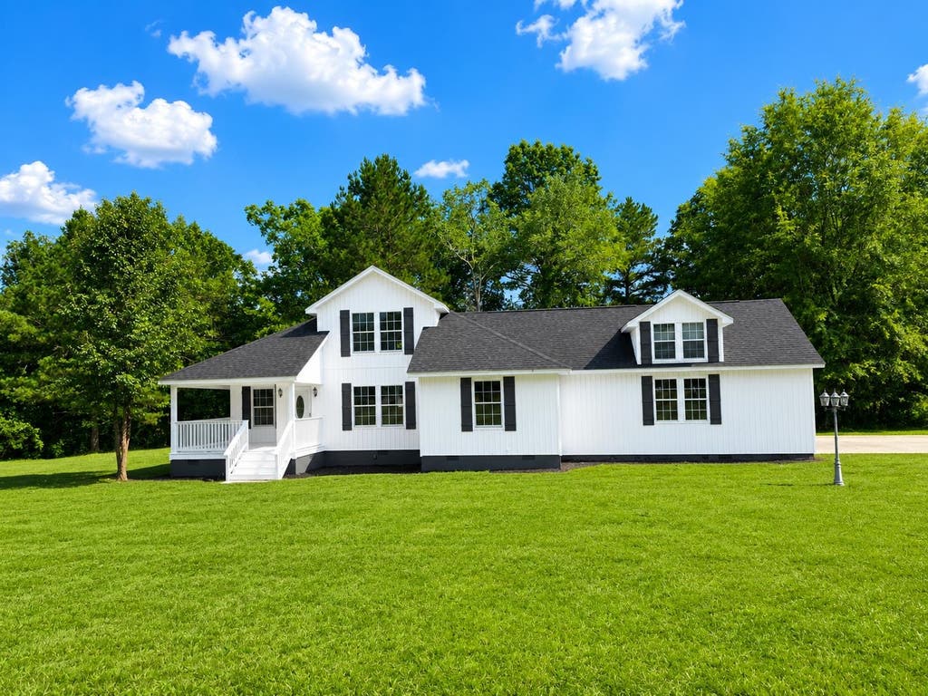 Photo of 1879 Cotton Gin Rd, Russellville, AL 35654 (MLS # 529828)