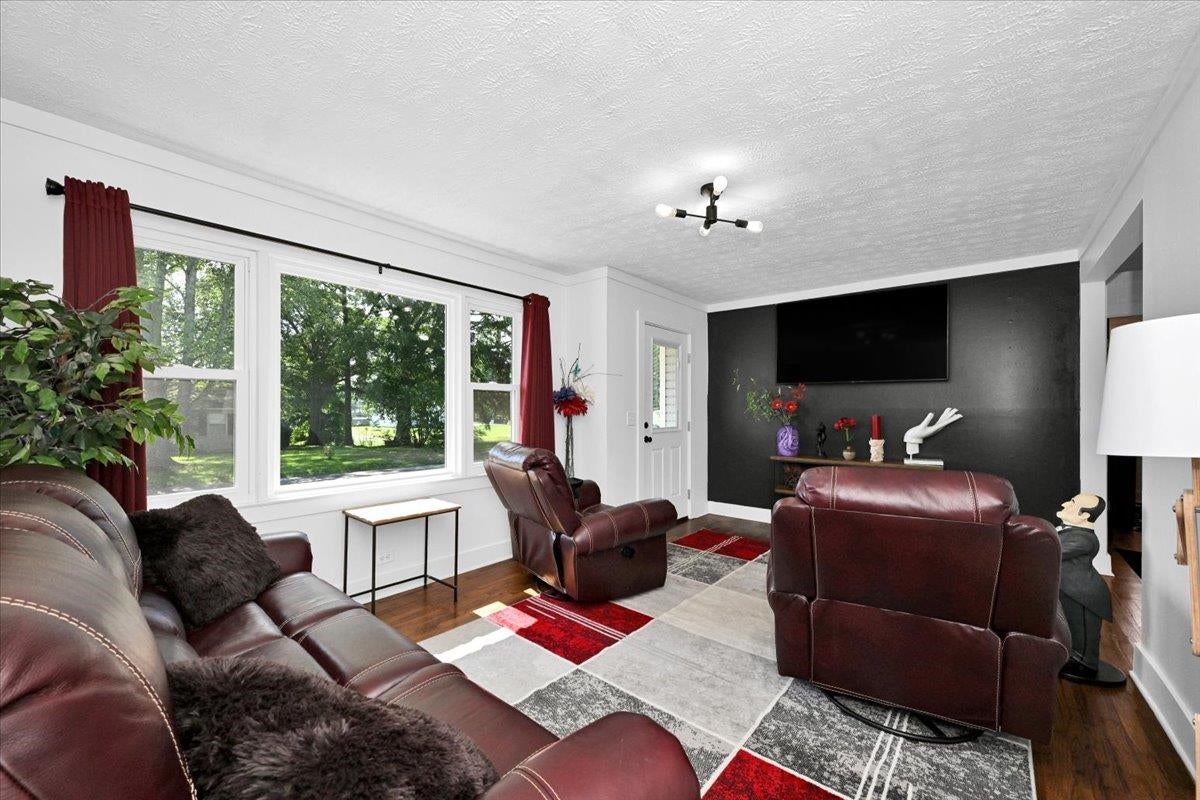 1115 Ave G SE