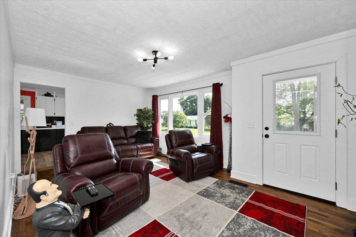 1115 Ave G SE