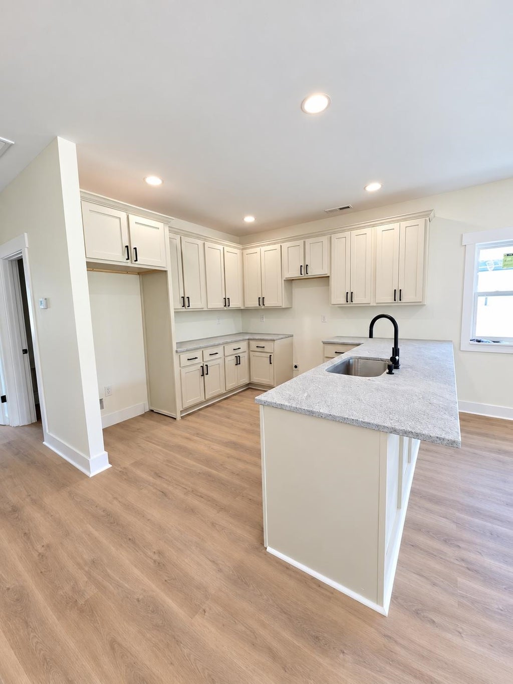 Photo of 76 Blake Dr, Russellville, AL 35653 (MLS # 531447)