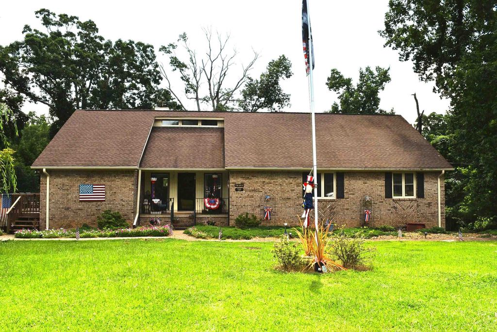 Photo of 109 Margaret Cv, Florence, AL 35634 (MLS # 529594)