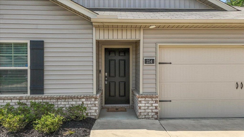 Photo of 254 Ashland Dr, Hanceville, AL 35077 (MLS # 529453)