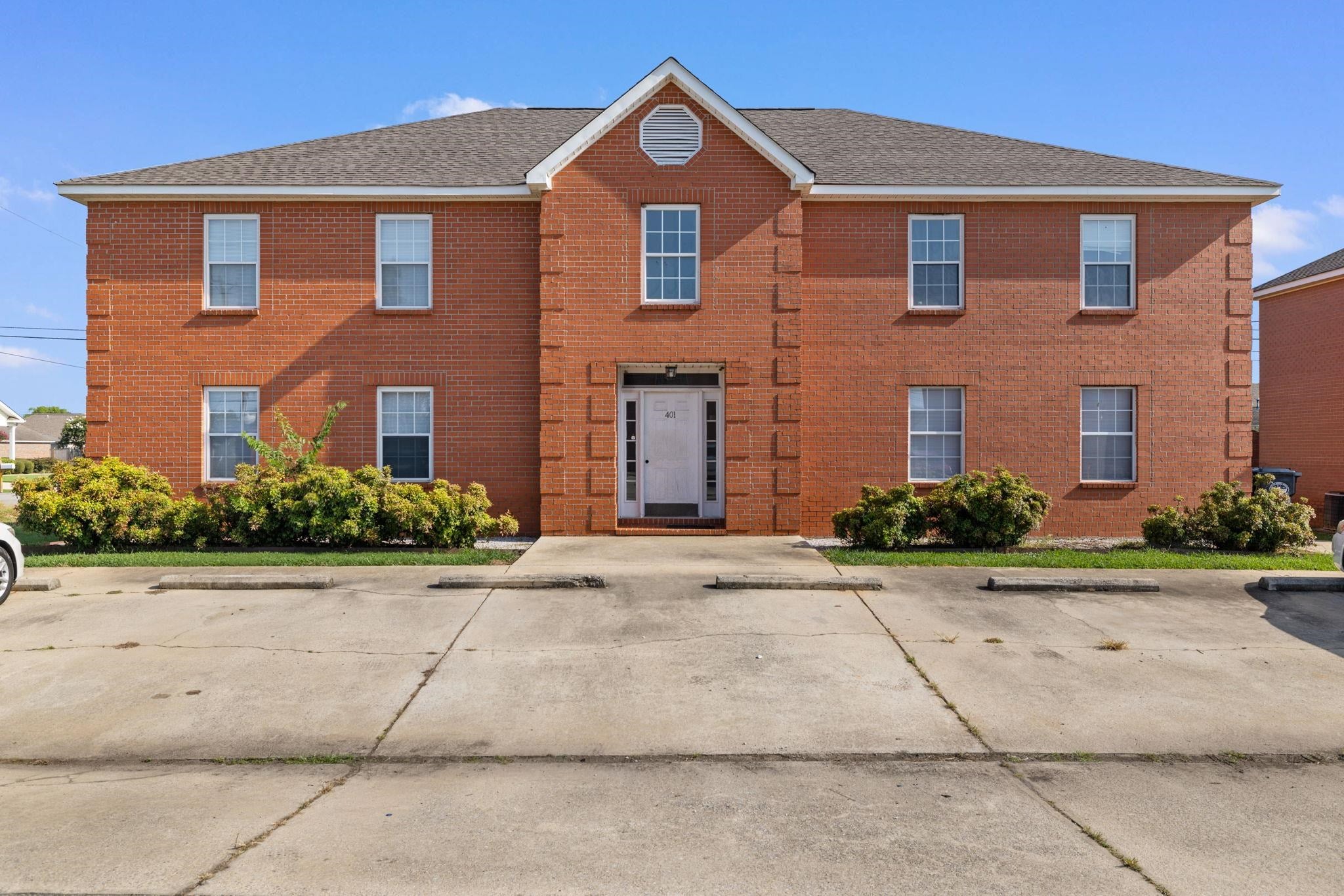 400-411 E Pershing Ave