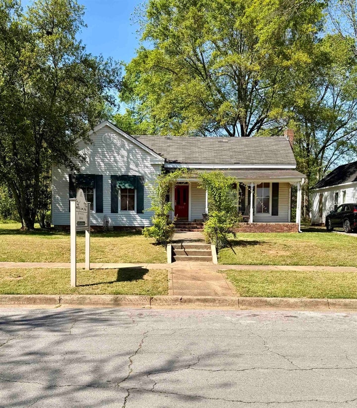 Photo 1 of 16 — 204 Third St, Tuscumbia, AL 35674