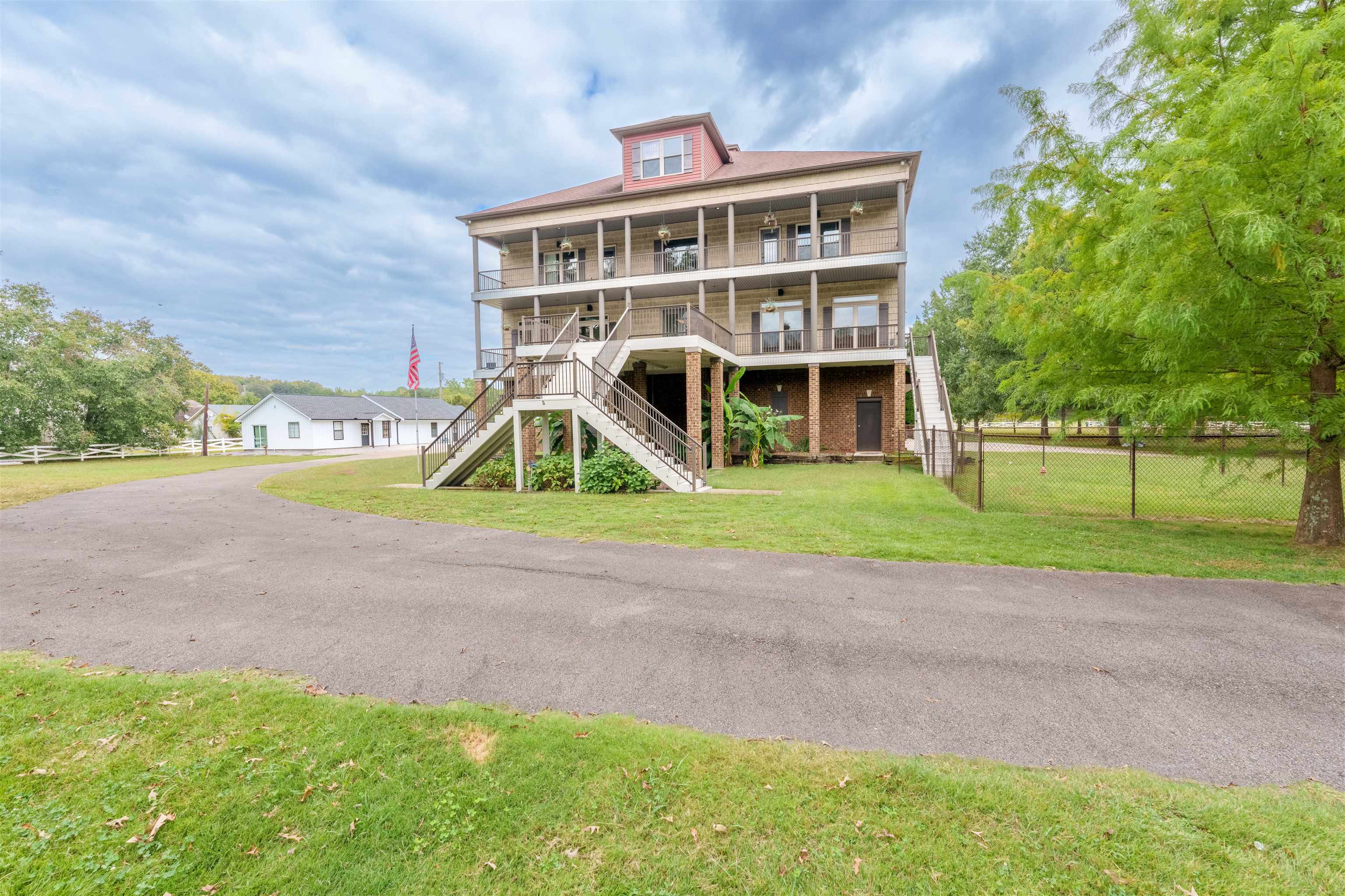 135 Bluewater Lndg