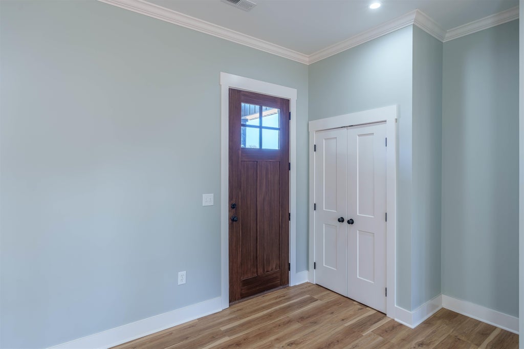 Photo of 687 Oakview Cir, Killen, AL 35645 (MLS # 529477)