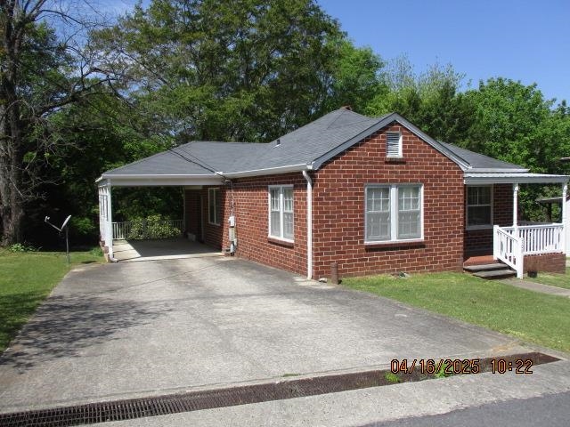 706 College St