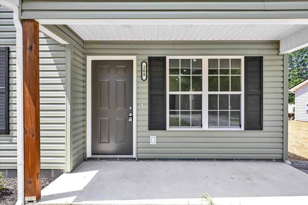 209 Dean Ave