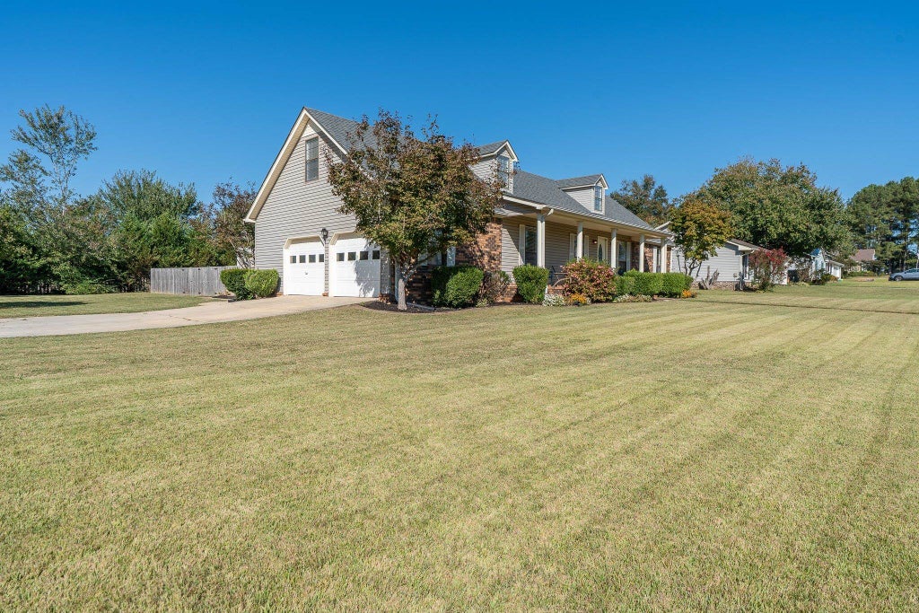 Photo of 201 Hawksberry Ln, Florence, AL 35633 (MLS # 531777)