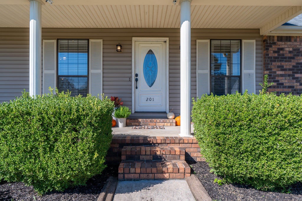 Photo of 201 Hawksberry Ln, Florence, AL 35633 (MLS # 531777)
