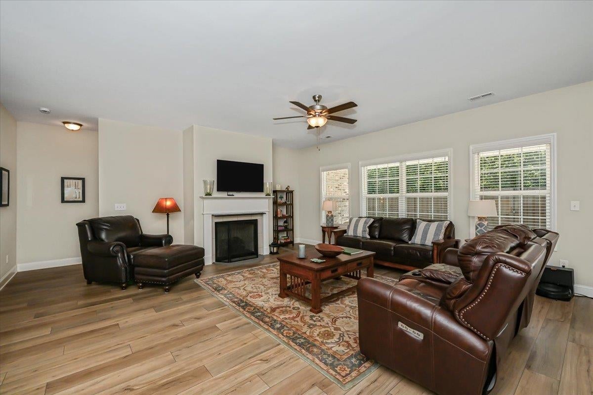 2116 Brandon Dr NE
