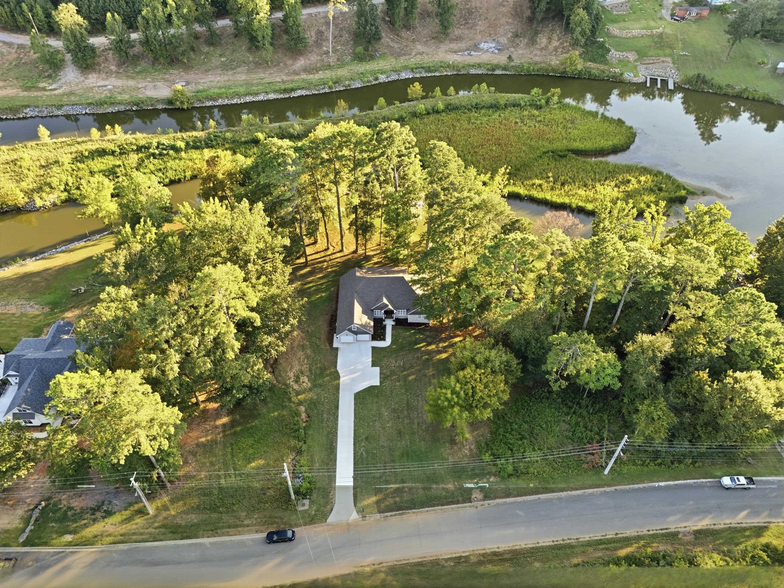 3733 Colonial Dr
