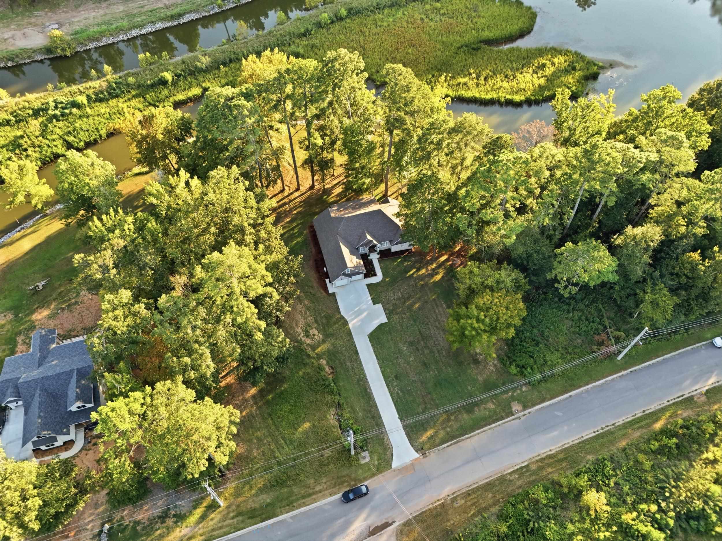 3733 Colonial Dr