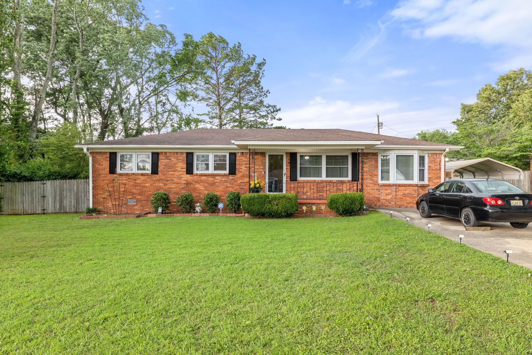 Photo 1 of 24 — 2205 Estaline Dr, Florence, AL 35630
