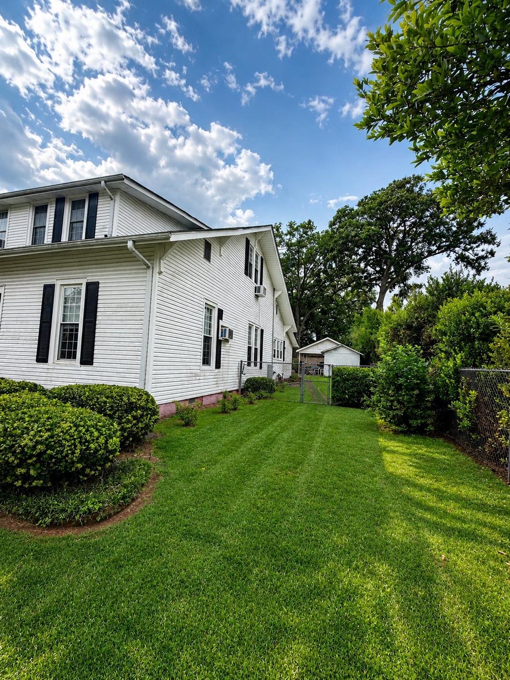 Photo of 408 E 6th St, Tuscumbia, AL 35674 (MLS # 529602)