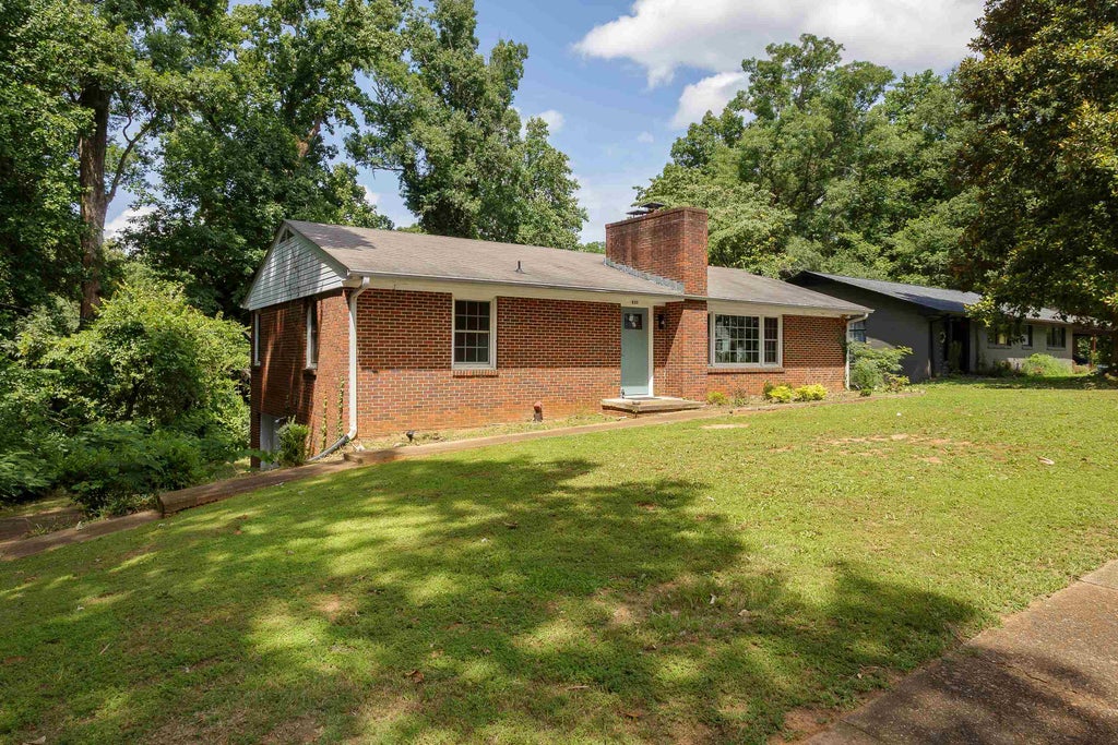 Photo of 820 Alabama Ct, Sheffield, AL 35660 (MLS # 529926)
