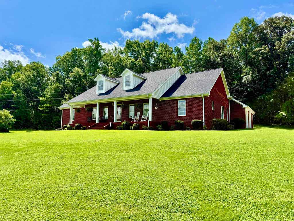 Photo of 2721 Cotton Gin Rd, Russellville, AL 35653 (MLS # 530111)