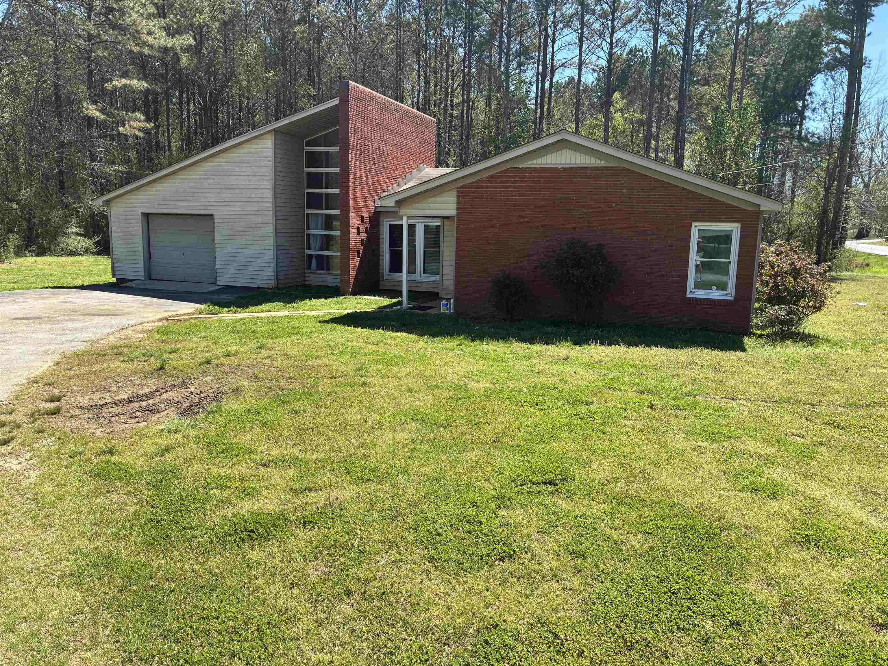 Photo 1 of 8 — 25 Russell Valley Rd, Russellville, AL 35654