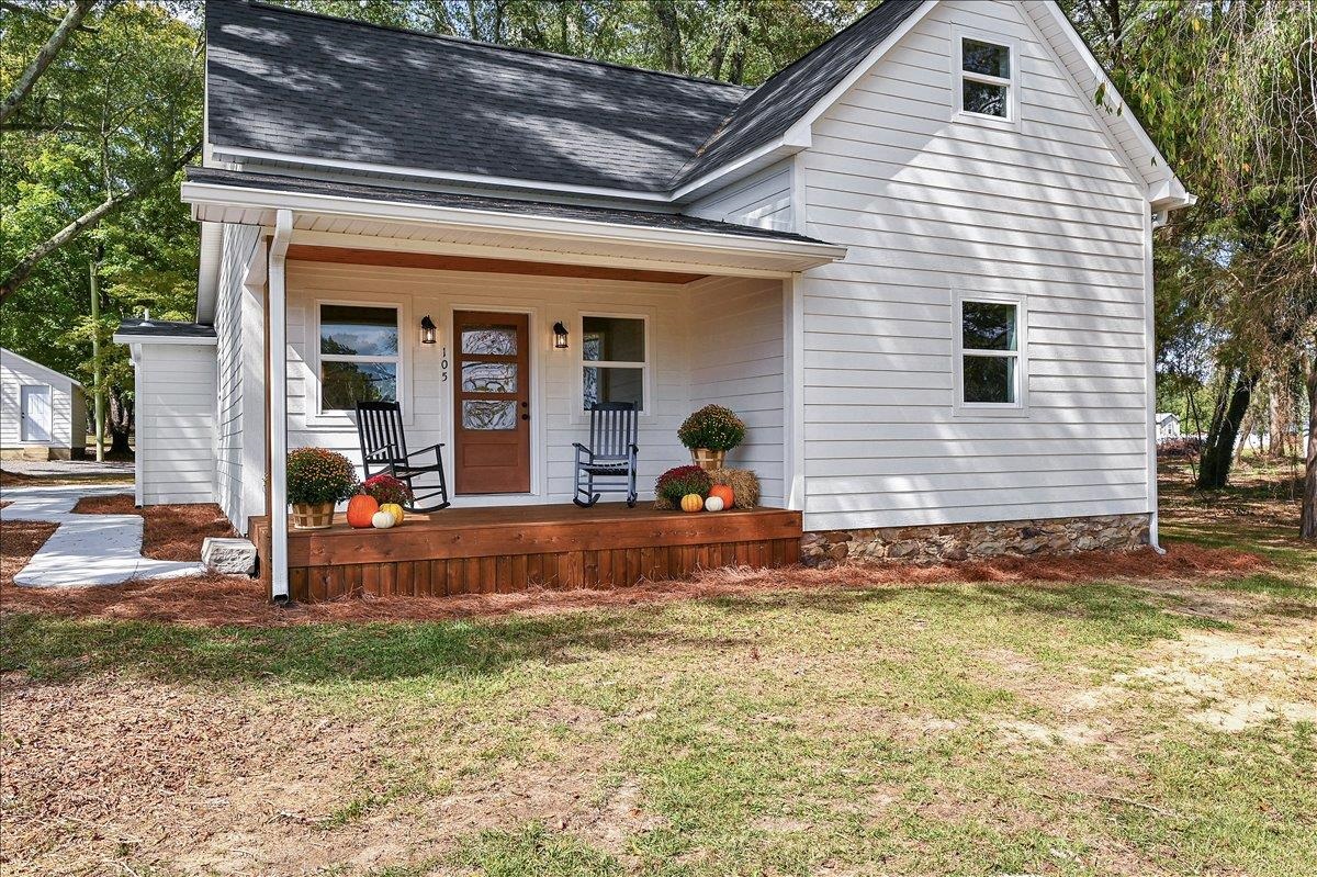 105 Convent Rd NE