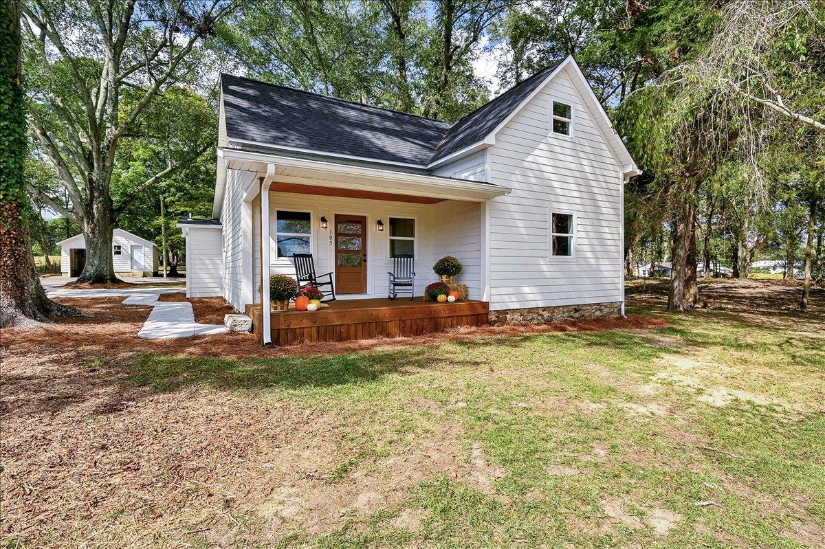 105 Convent Rd NE