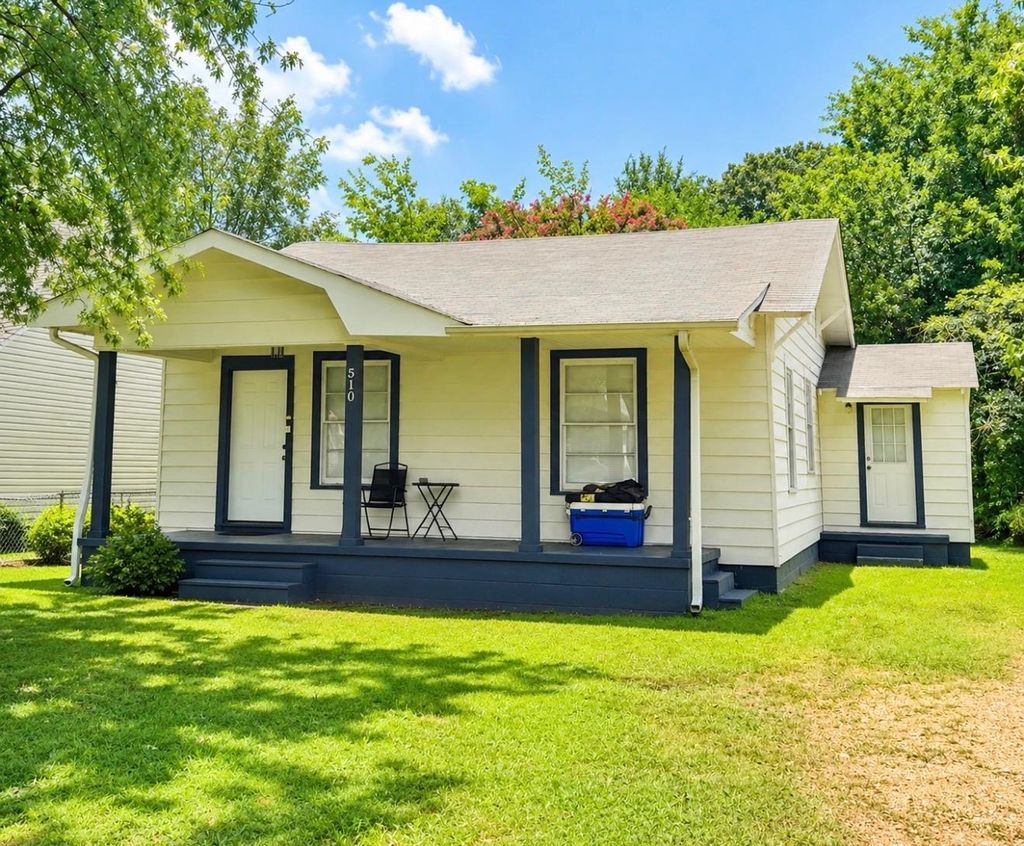 Photo of 510 Simpson St, Florence, AL 35630 (MLS # 530023)