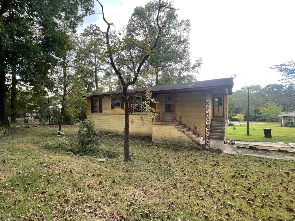 Photo of 1315 NW Maple Dr, Cullman, AL 35055 (MLS # 531485)