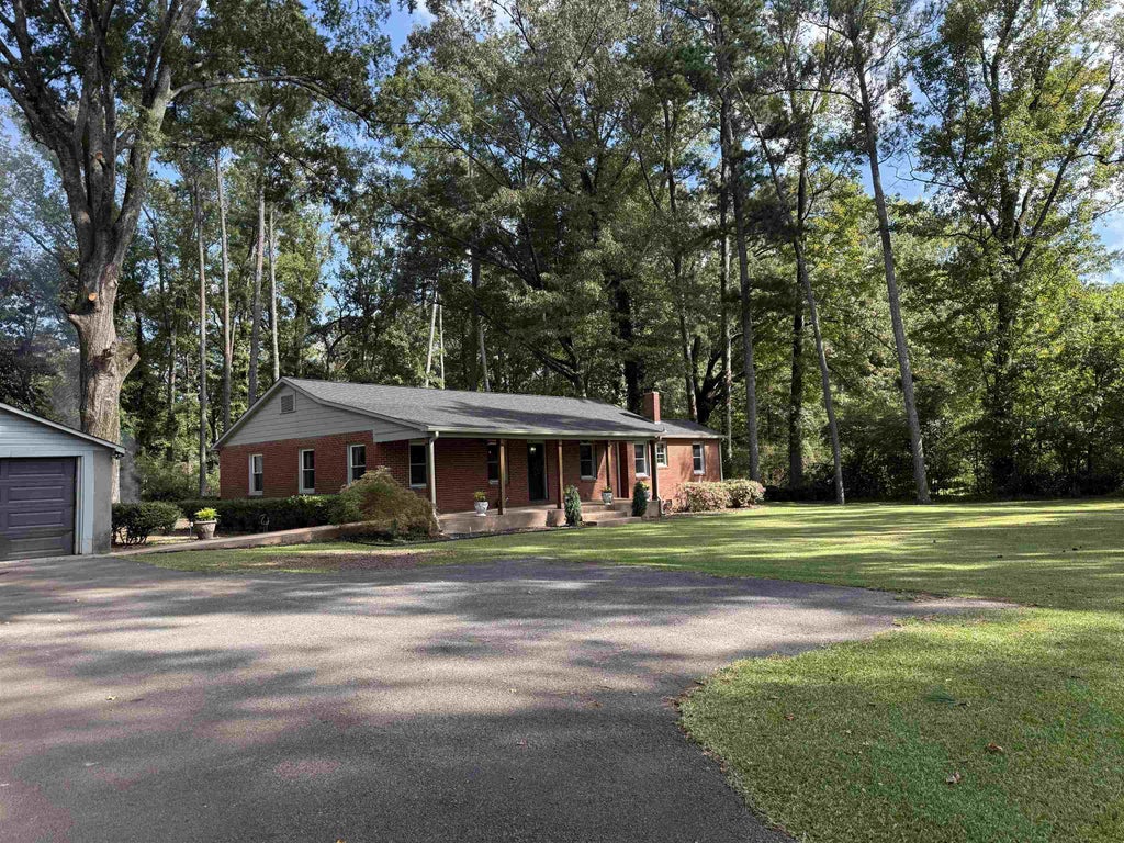 Photo of 1016 Lee Ave SW, Cullman, AL 35055 (MLS # 531818)