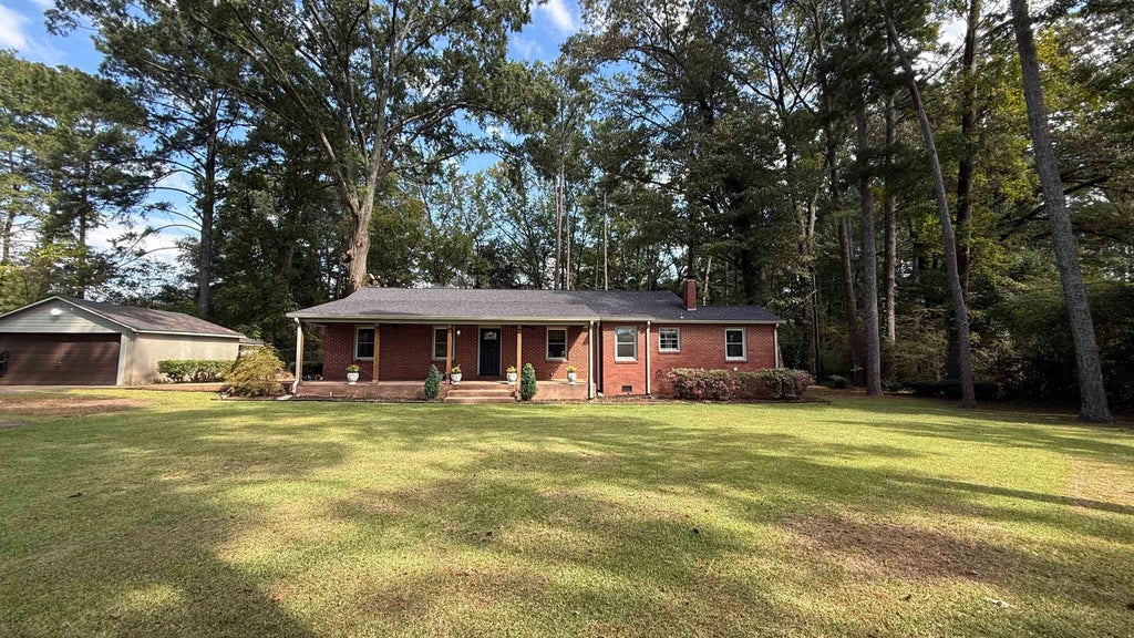 Photo of 1016 Lee Ave SW, Cullman, AL 35055 (MLS # 531818)