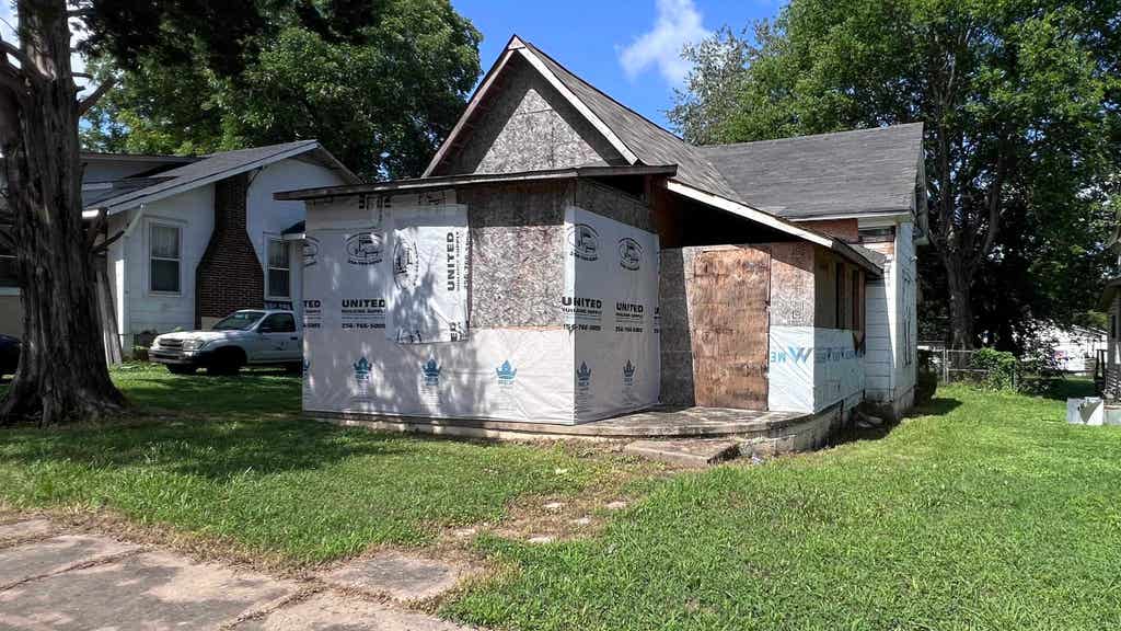 Photo of 609 Annapolis Ave, Sheffield, AL 35660 (MLS # 529398)