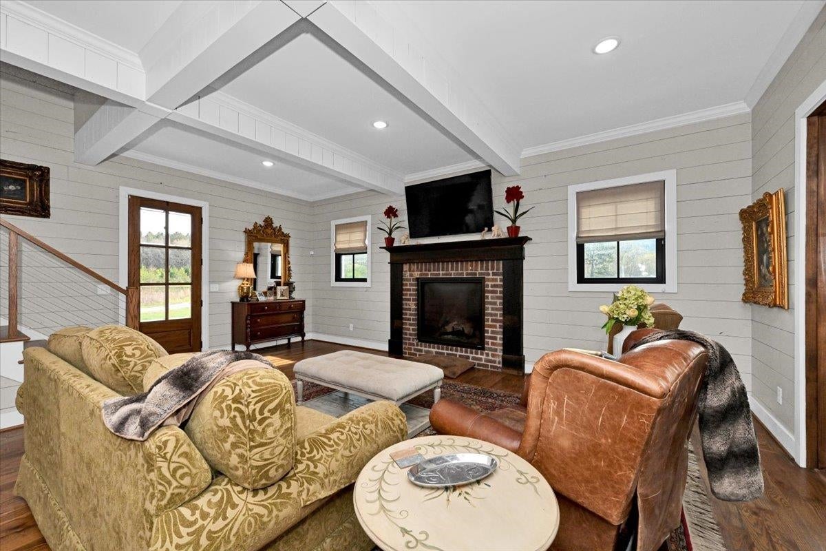 1377 Co Rd 438