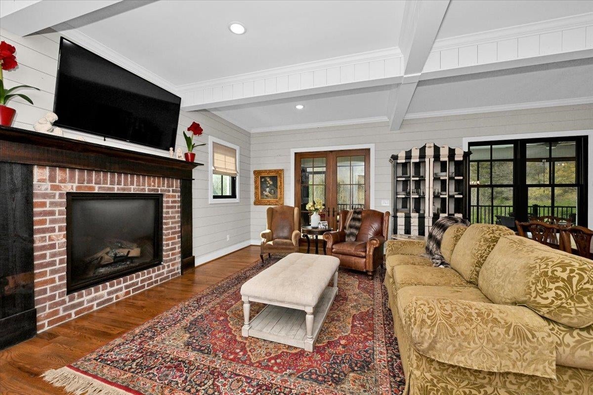 1377 Co Rd 438