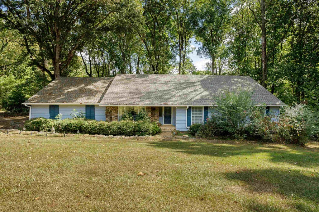 Photo of 1900 Liberty Ave NW, Russellville, AL 35653 (MLS # 531626)