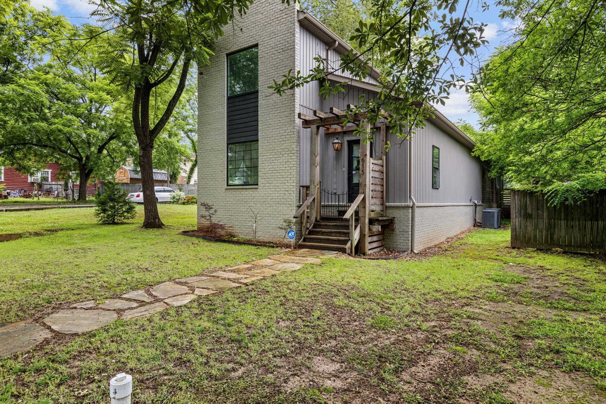 615 E Tuscaloosa St - Photo 2