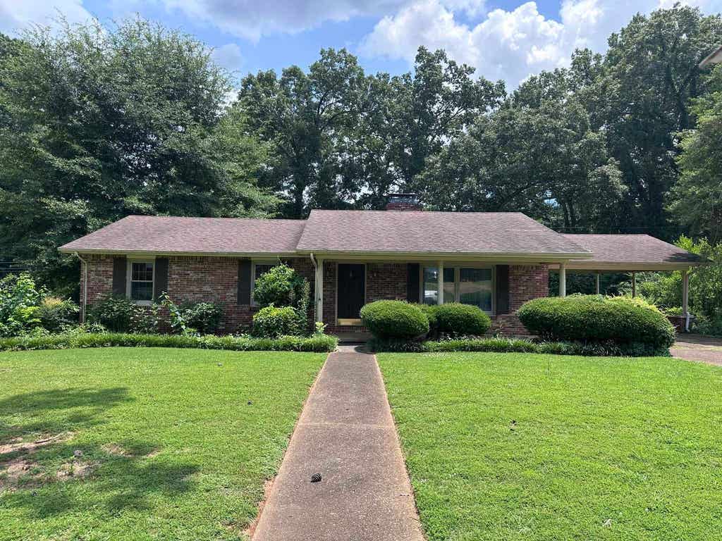 Photo of 207 Oakhill Ave, Sheffield, AL 35660 (MLS # 529675)