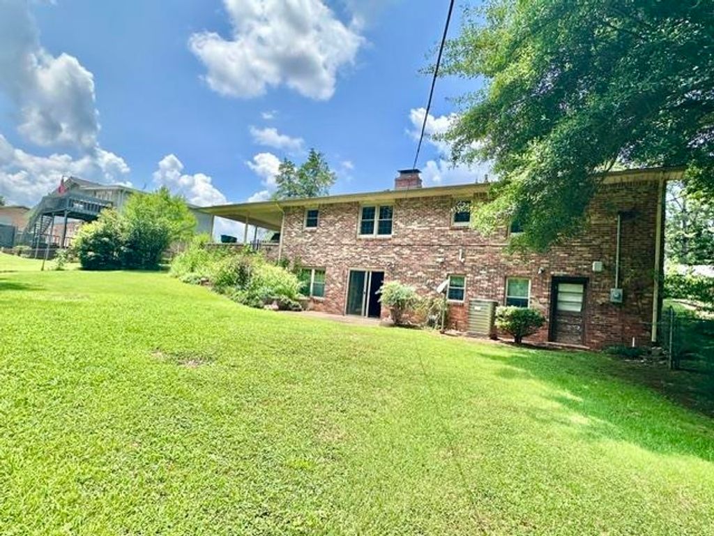 Photo of 207 Oakhill Ave, Sheffield, AL 35660 (MLS # 529675)