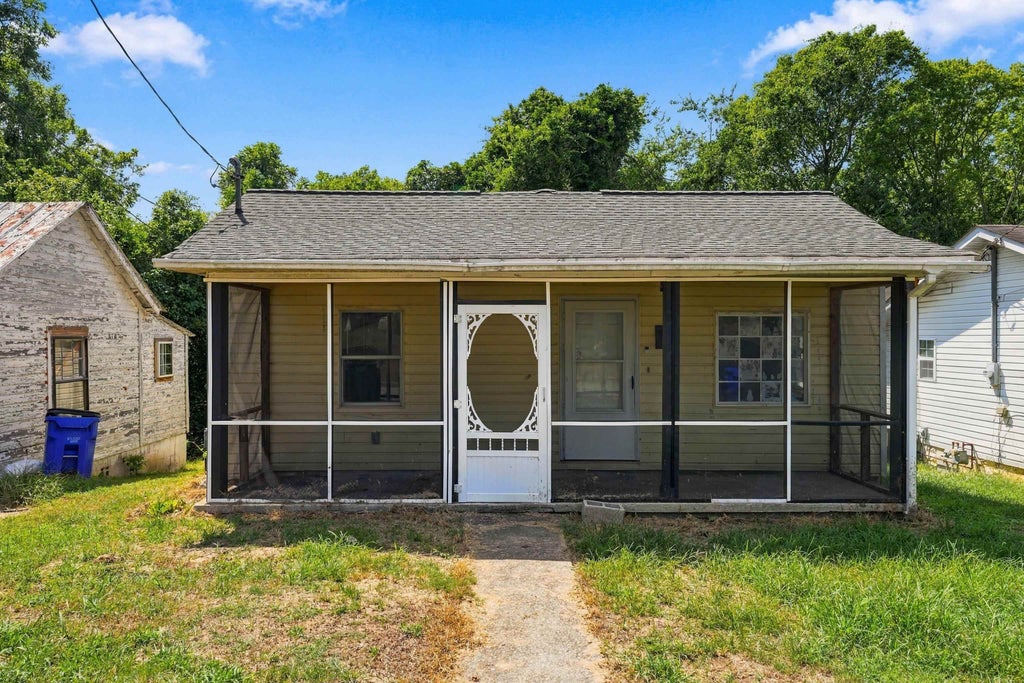 Photo of 128 Washington St, Florence, AL 35630 (MLS # 531215)