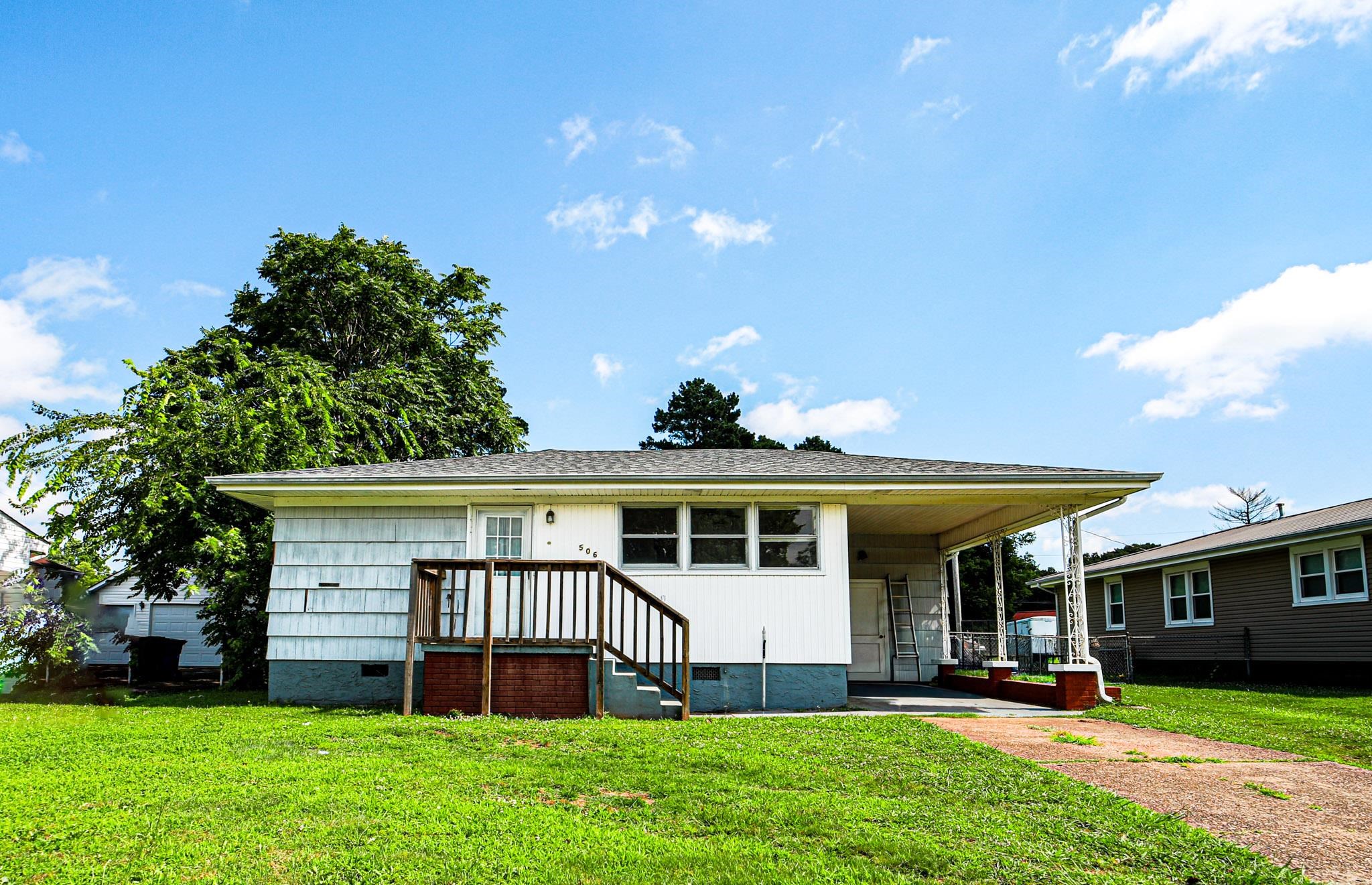 Photo 1 of 21 — 506 Collier Ave, Florence, AL 35630