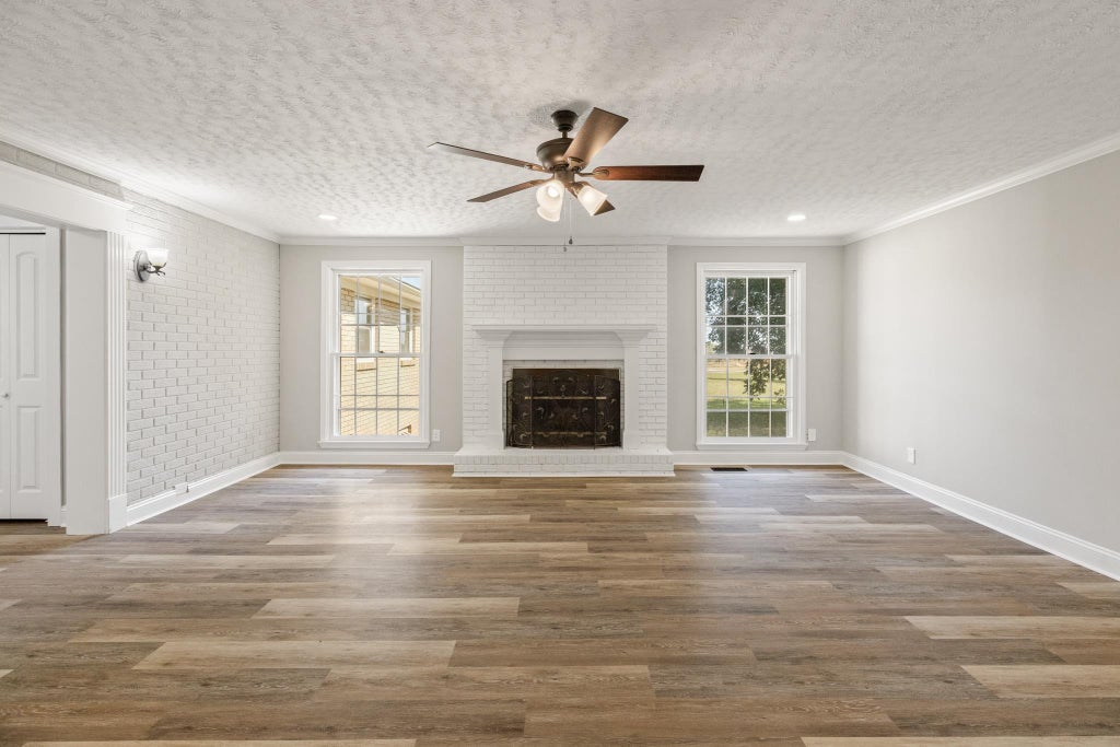 Photo of 280 Bonnie Cir, Toney, AL 35773 (MLS # 531315)