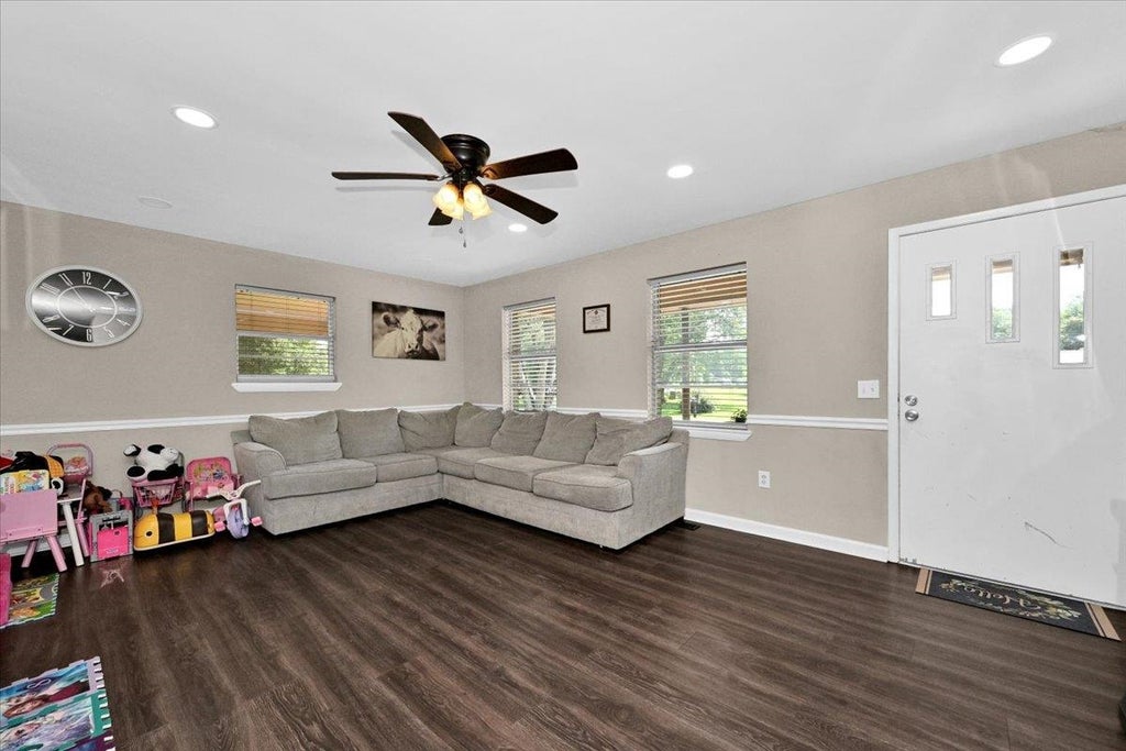 Photo of 105 Hobert Warren St, Hanceville, AL 35077 (MLS # 529985)