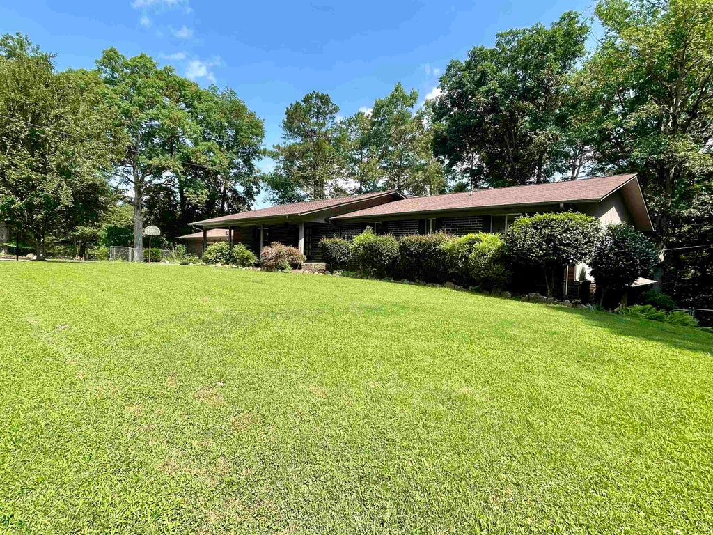 Photo of 906 Scenic Dr NE, Cullman, AL 35055 (MLS # 529669)
